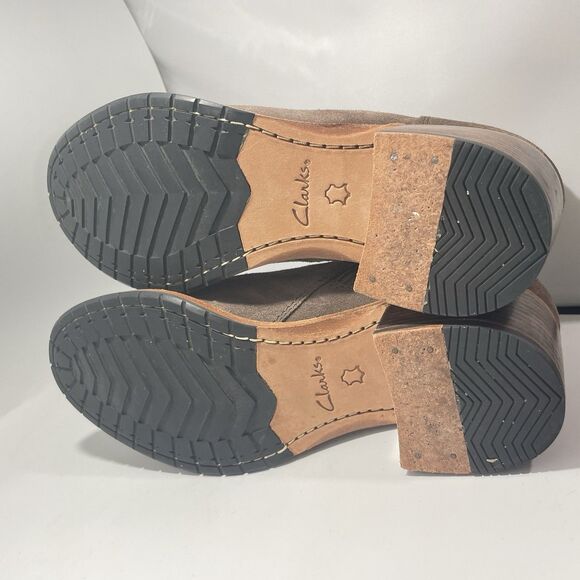Clarks Clarkdale Dawn Sz 8.5M EU 39.5 Women's Suede Ankle Booties Taupe - Picture 5 of 6